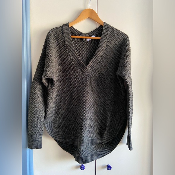 Dex Sweaters - Dex Green V-Neck Sweater